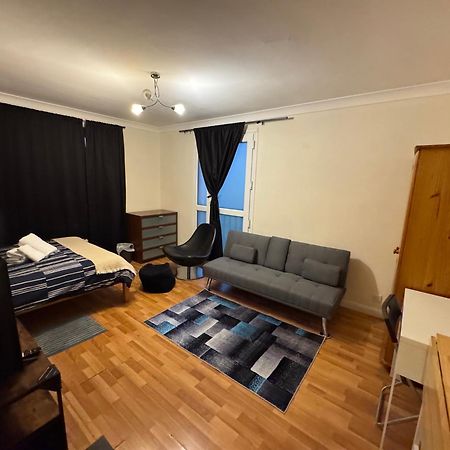 Huge And Affordable 3 Bedroom Flat In Hammersmith For 7 People With Welcome Breakfast ロンドン エクステリア 写真