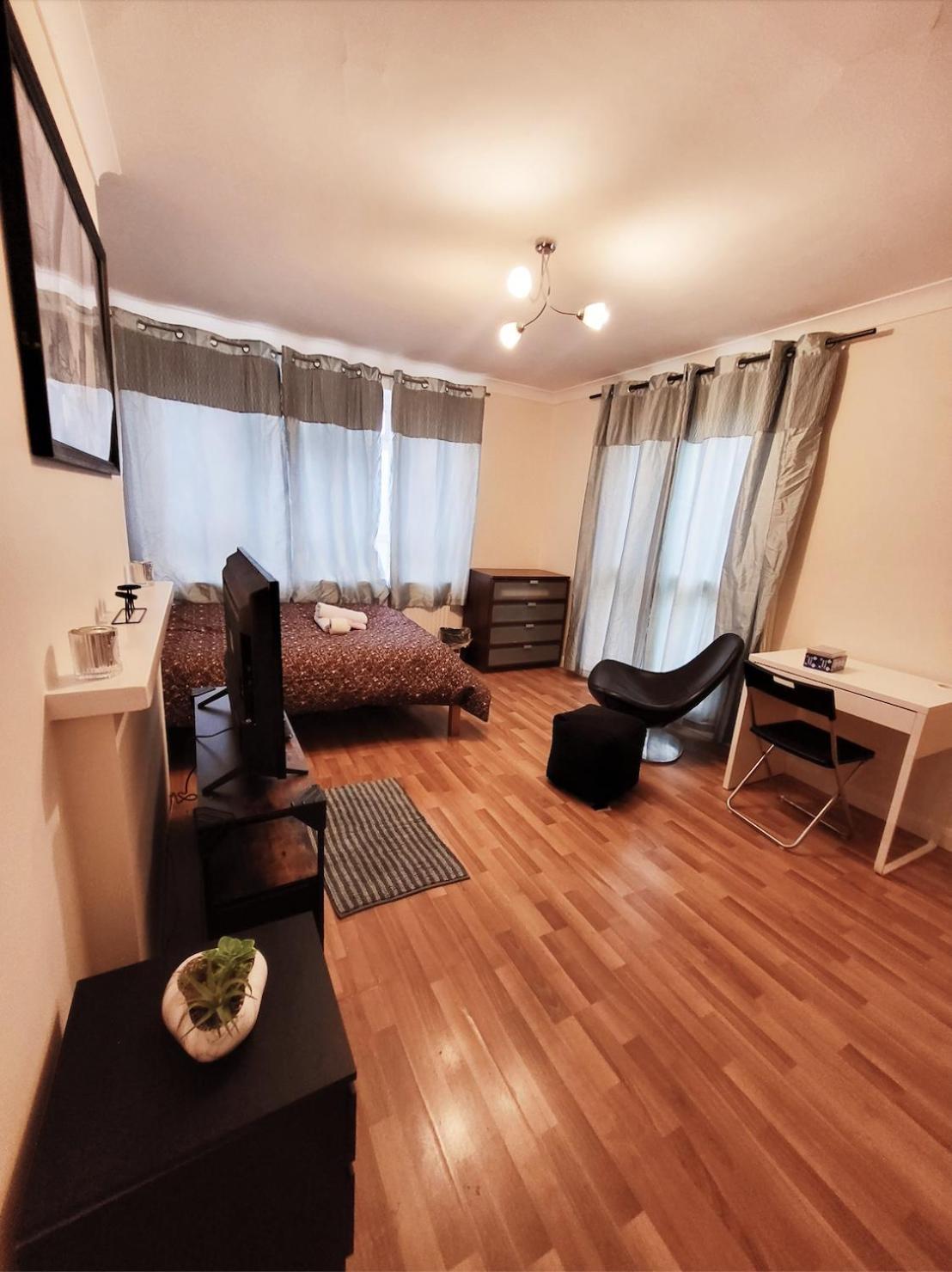 Huge And Affordable 3 Bedroom Flat In Hammersmith For 7 People With Welcome Breakfast ロンドン エクステリア 写真