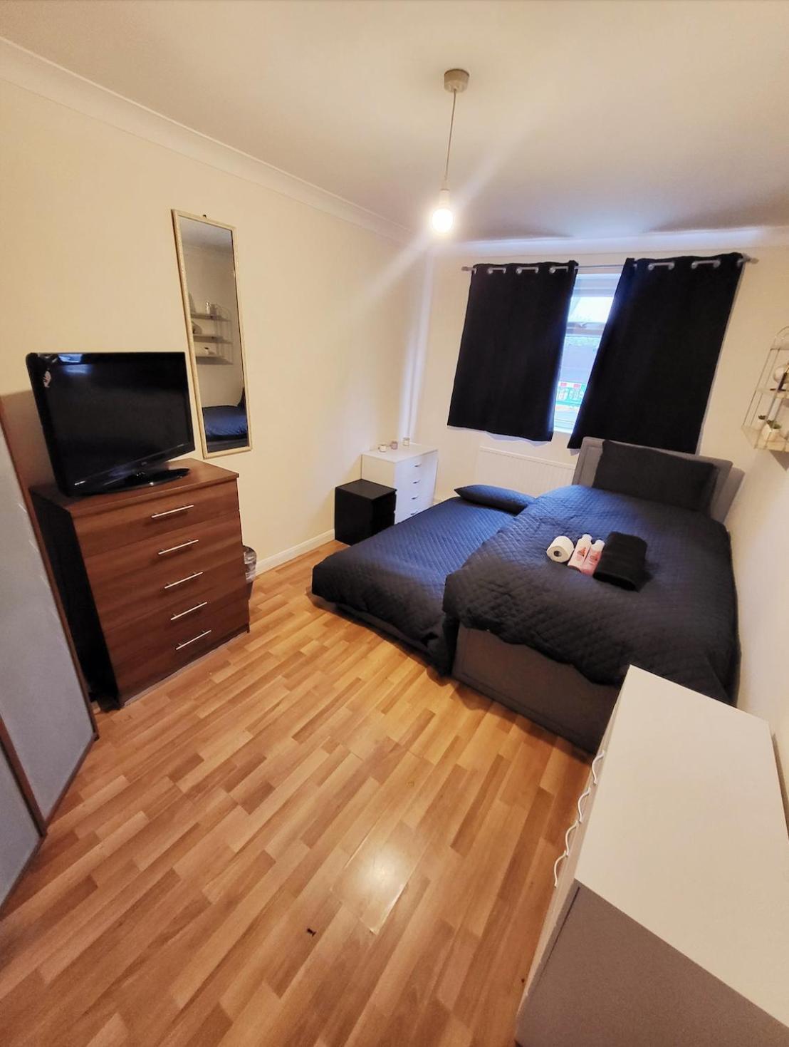 Huge And Affordable 3 Bedroom Flat In Hammersmith For 7 People With Welcome Breakfast ロンドン エクステリア 写真