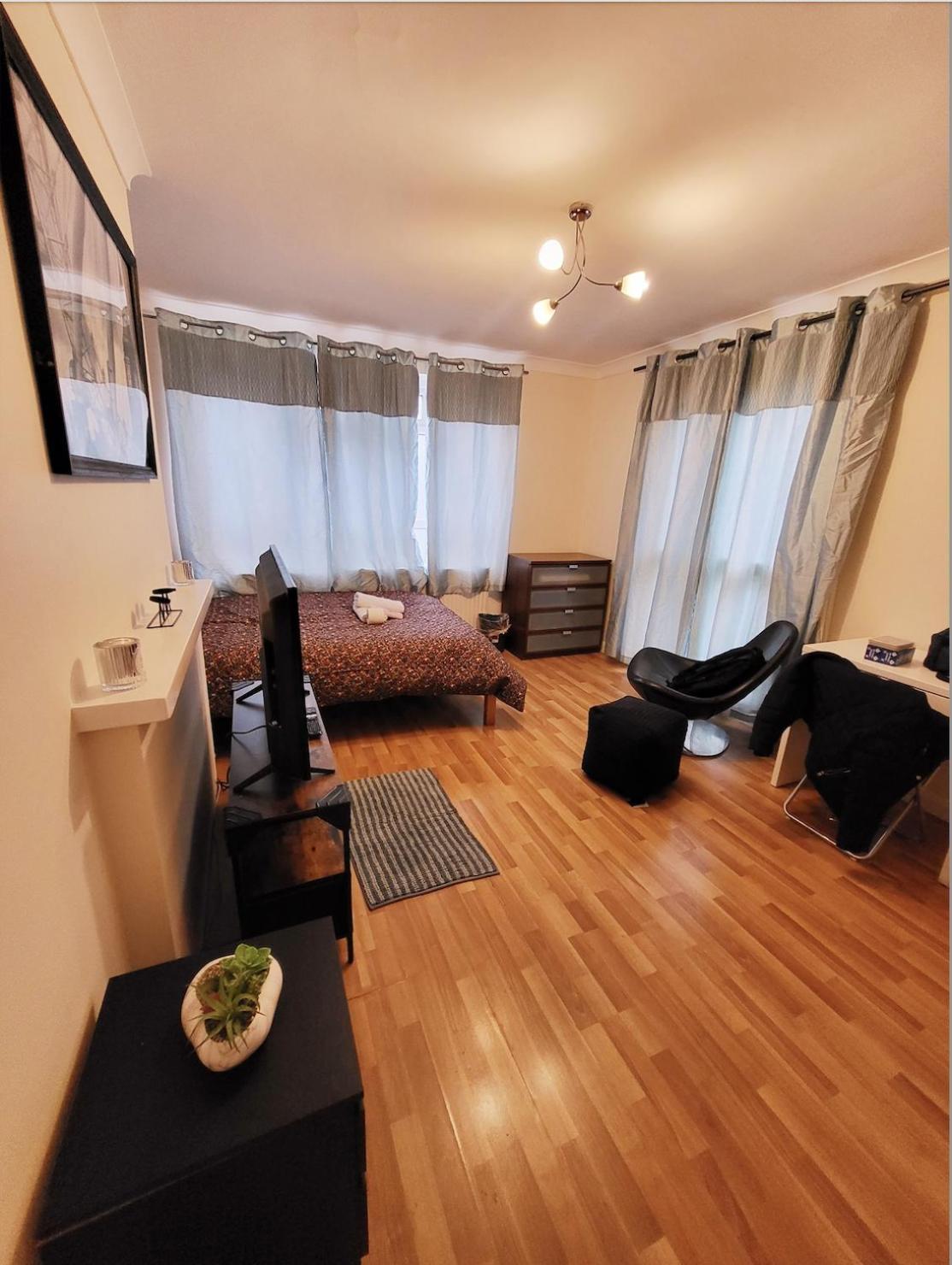 Huge And Affordable 3 Bedroom Flat In Hammersmith For 7 People With Welcome Breakfast ロンドン エクステリア 写真