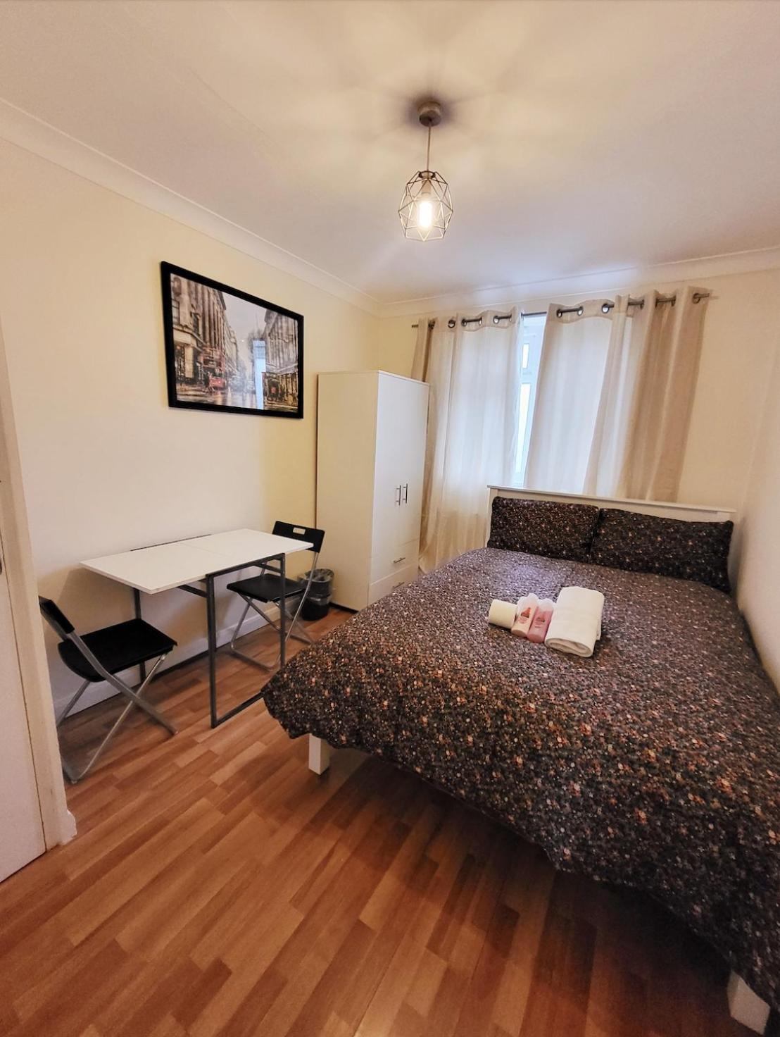 Huge And Affordable 3 Bedroom Flat In Hammersmith For 7 People With Welcome Breakfast ロンドン エクステリア 写真