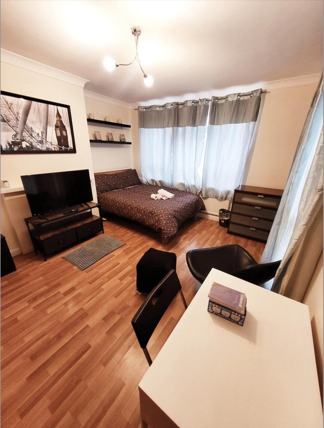 Huge And Affordable 3 Bedroom Flat In Hammersmith For 7 People With Welcome Breakfast ロンドン エクステリア 写真