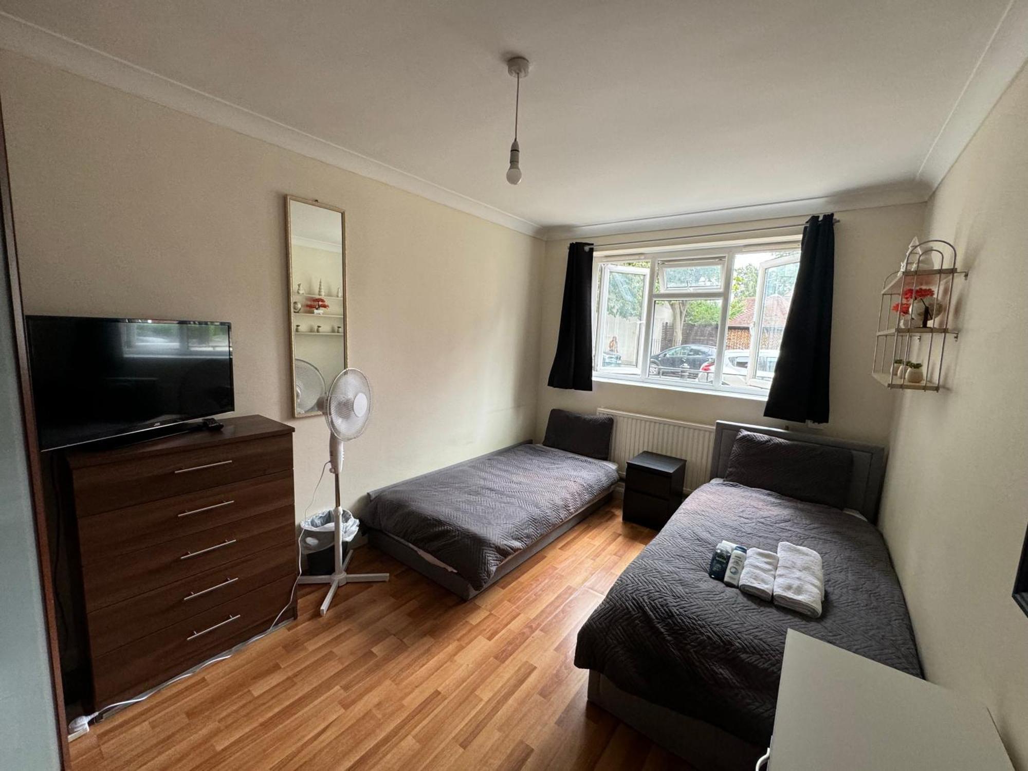 Huge And Affordable 3 Bedroom Flat In Hammersmith For 7 People With Welcome Breakfast ロンドン エクステリア 写真