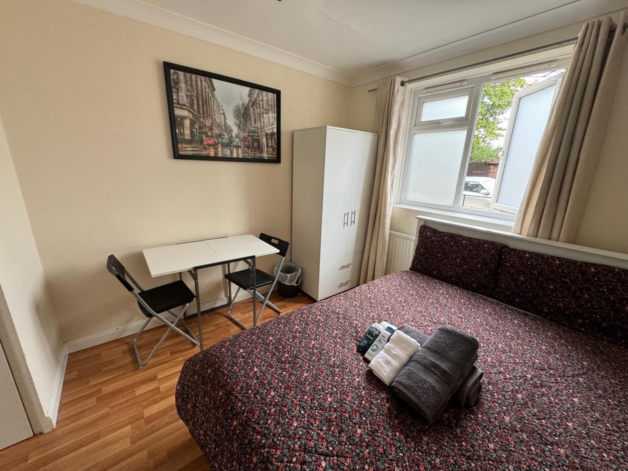 Huge And Affordable 3 Bedroom Flat In Hammersmith For 7 People With Welcome Breakfast ロンドン エクステリア 写真