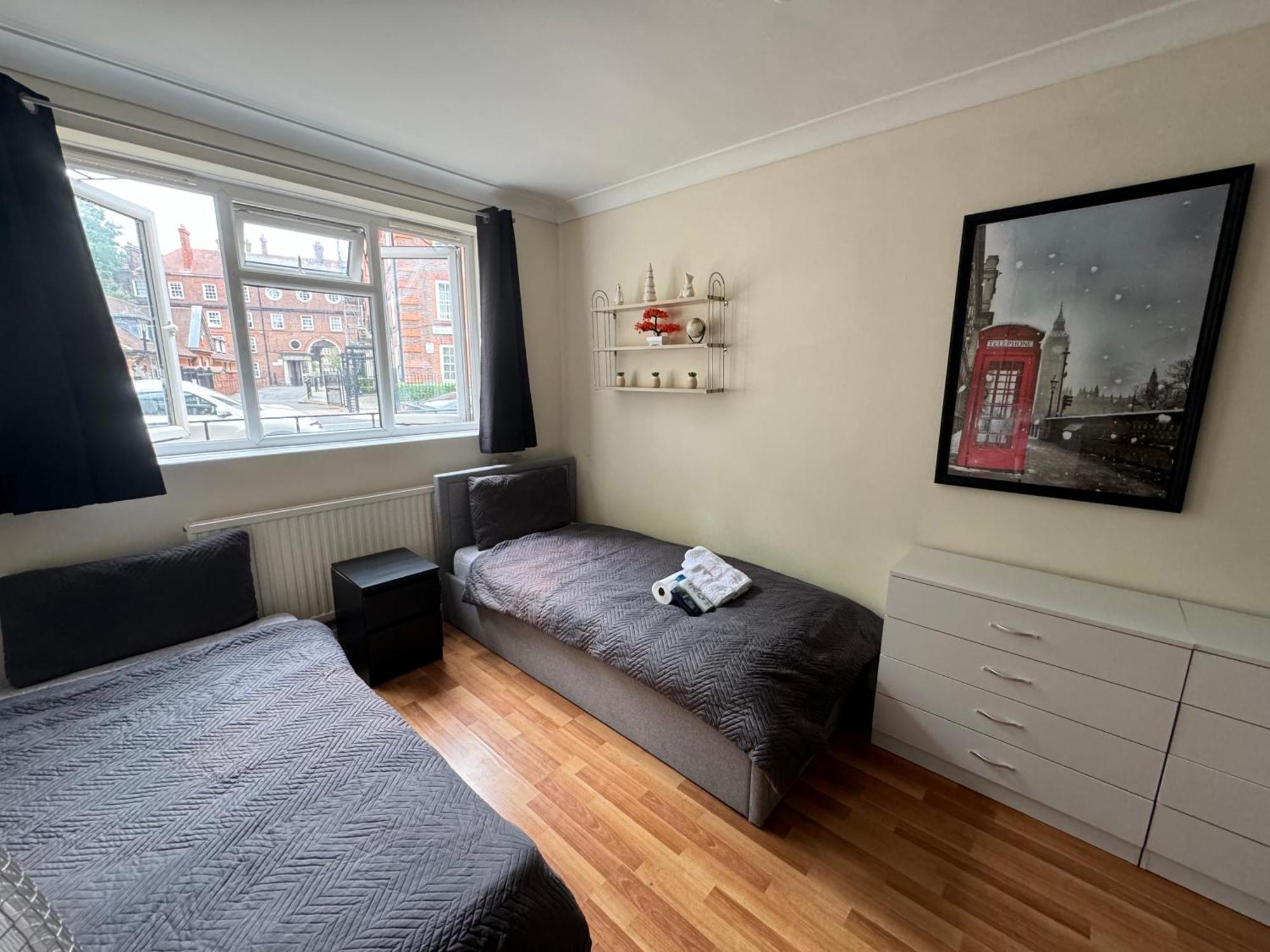 Huge And Affordable 3 Bedroom Flat In Hammersmith For 7 People With Welcome Breakfast ロンドン エクステリア 写真