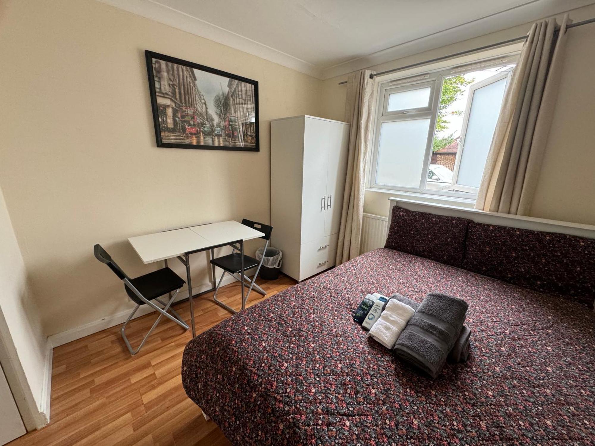 Huge And Affordable 3 Bedroom Flat In Hammersmith For 7 People With Welcome Breakfast ロンドン エクステリア 写真