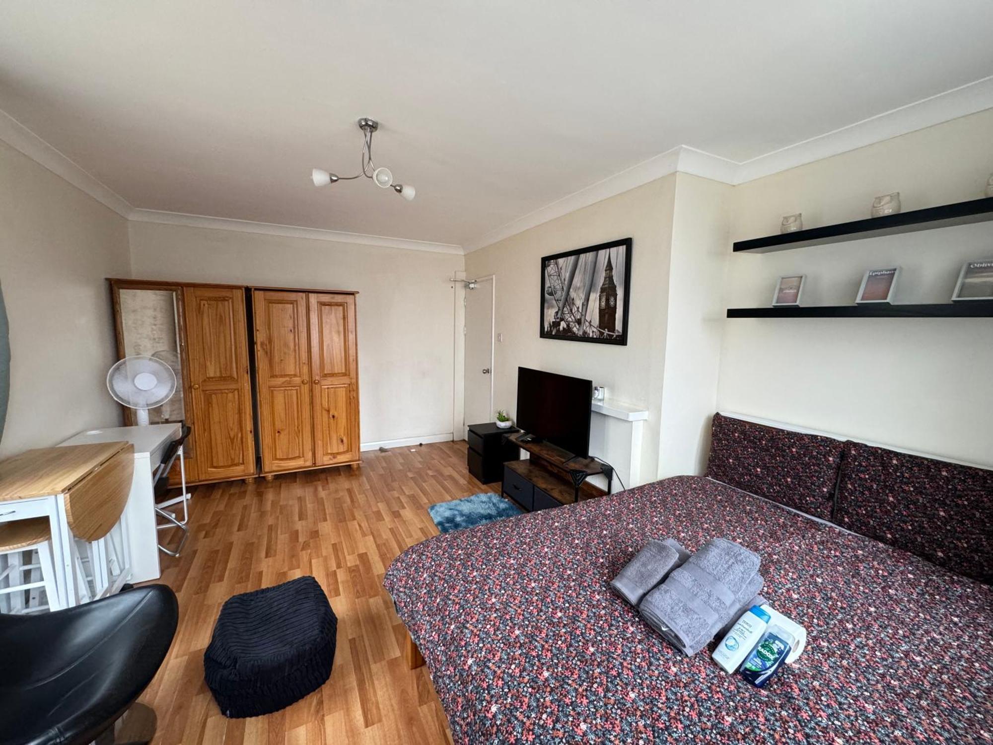 Huge And Affordable 3 Bedroom Flat In Hammersmith For 7 People With Welcome Breakfast ロンドン エクステリア 写真