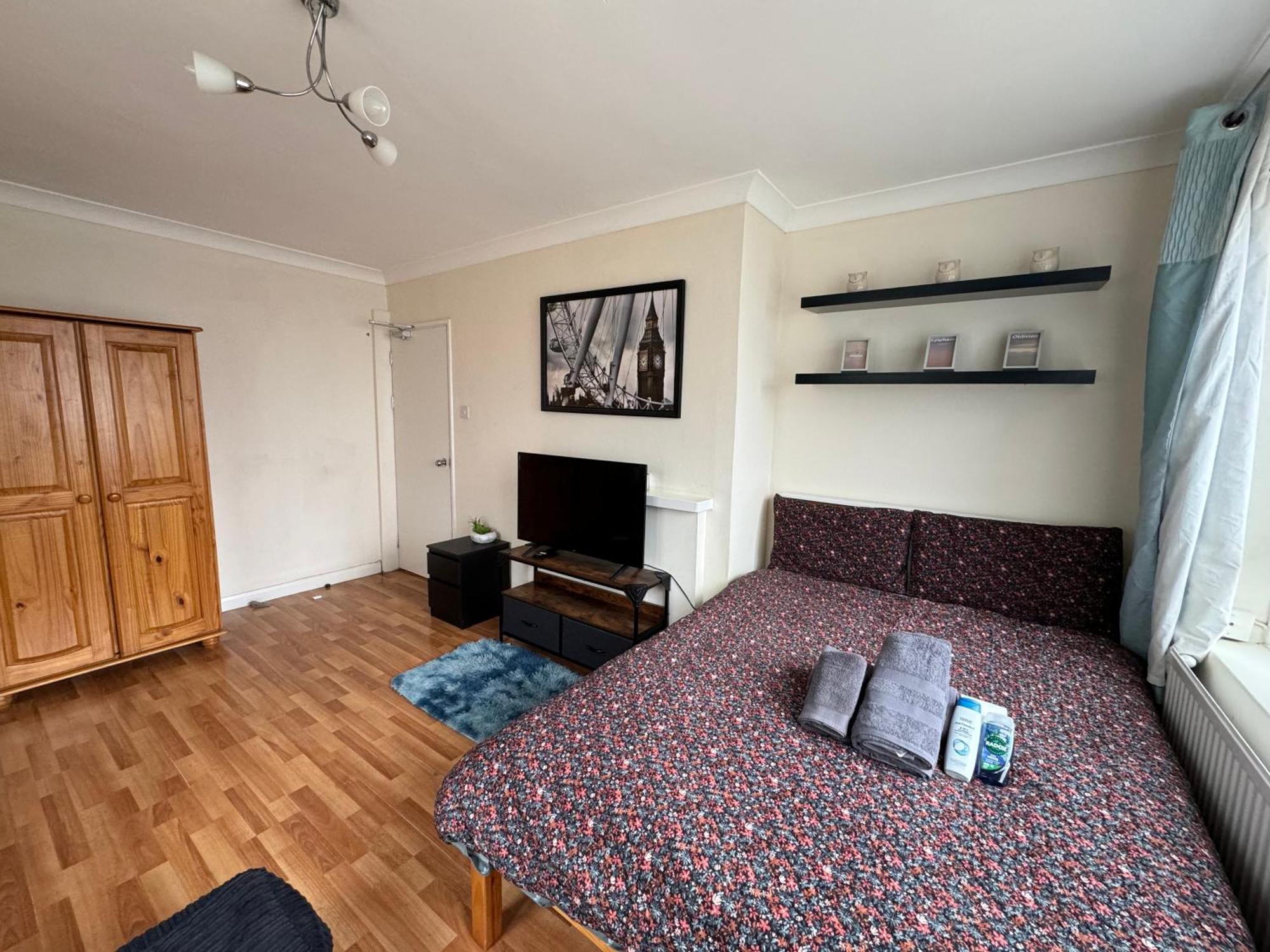 Huge And Affordable 3 Bedroom Flat In Hammersmith For 7 People With Welcome Breakfast ロンドン エクステリア 写真